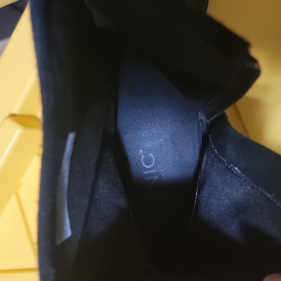 VIONIC Orthaheel Country Crescent Suede Boots Ankle Buckle Size 7.5 - Picture 12 of 14